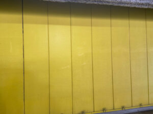 星野源「不思議」MVロケ地｜黄色い壁・4階駐車場B