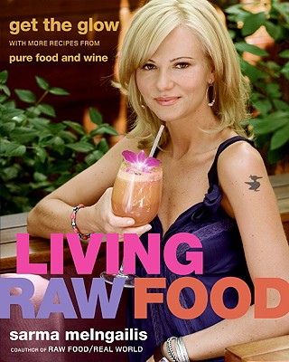 サルマ・メルンガイリスが出版した1冊目の書籍「Living Raw Food」